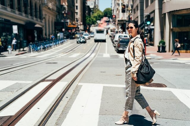 Street-style photoshoot in San Francisco Theater District - Photo 1 of 4